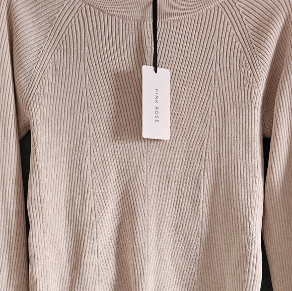 NWT Oatmeal cropped sweater - Picture 2 of 3